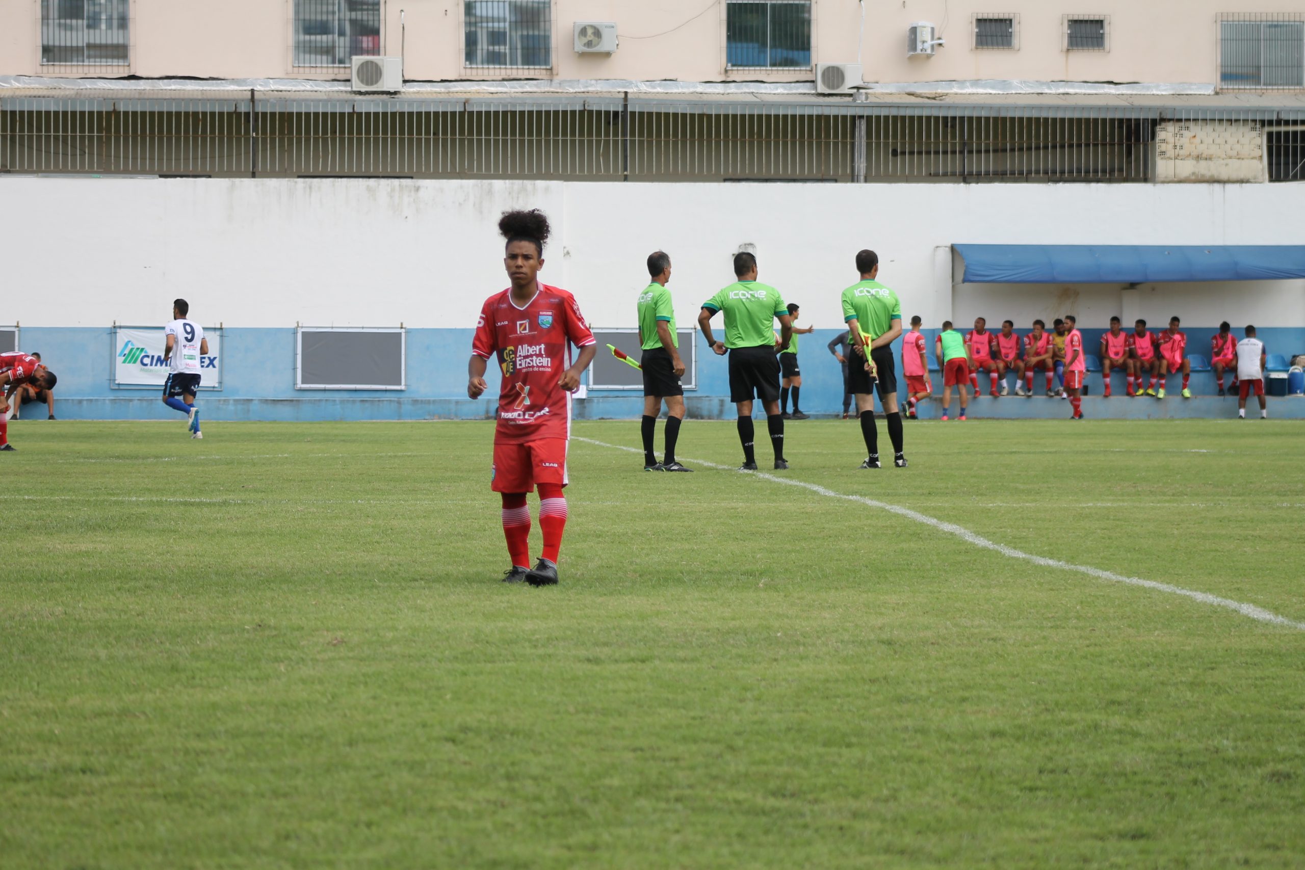 Vitinho festeja primeiro gol como profissional no VilaVelhense