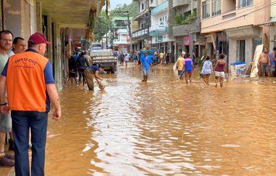 doações a atingidos de pelas fortes chuvas no ES 400x255 - Chuvas: moradores participam de campanha de doação de móveis