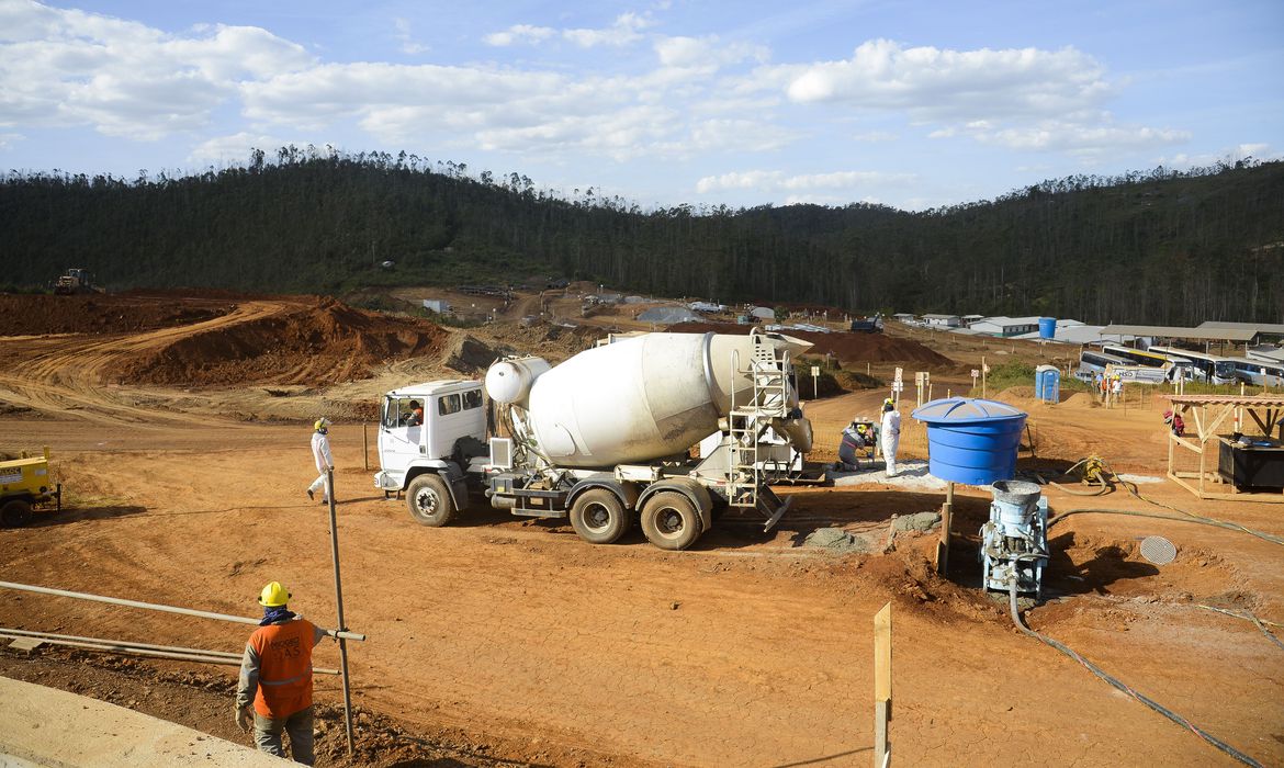 Confiança de empresários de serviços e construção tem mínimo histórico