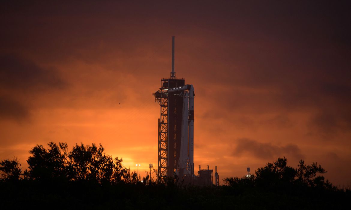 SpaceX lançará primeira missão espacial tripulada nesta quarta-feira