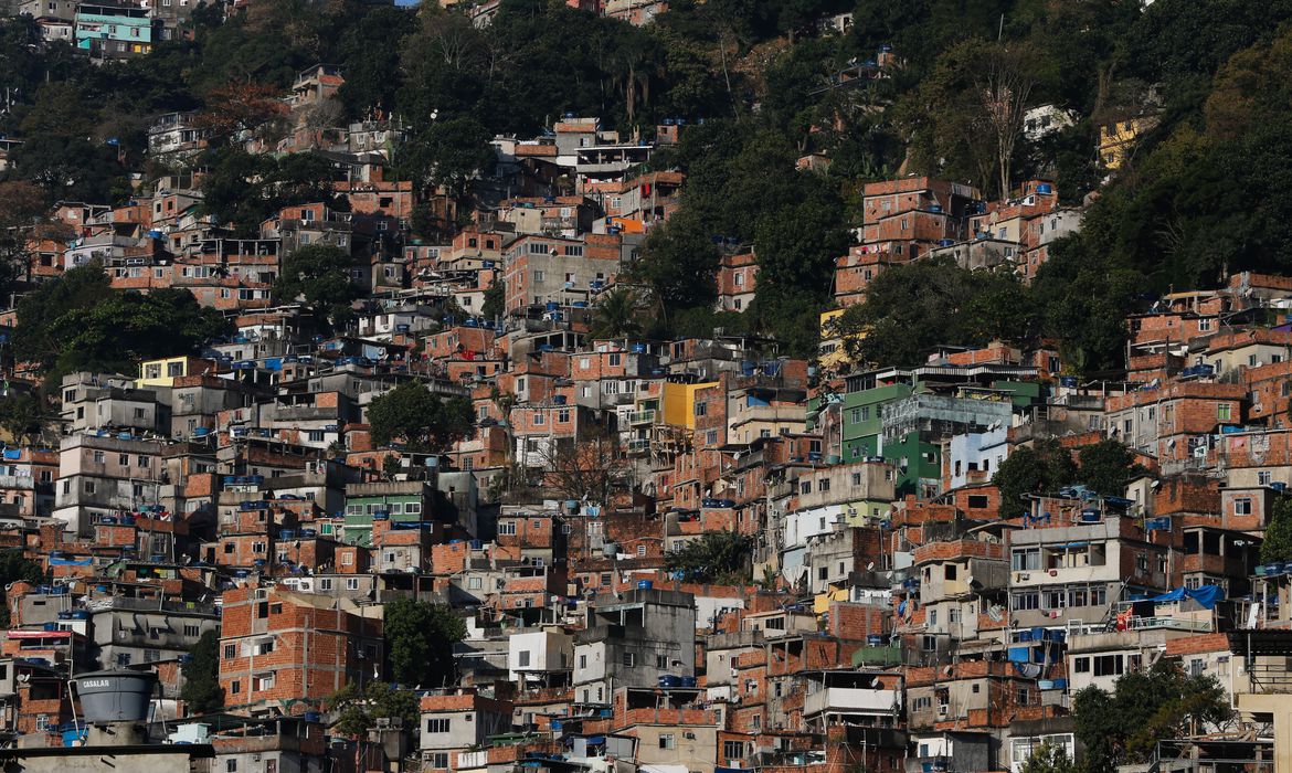 Covid-19: 75% dos moradores de favelas não procuram atendimento médico