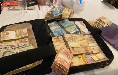 Mala de dinheiro é encontrada em casa da empresária Adriana Zanini em Brasília 400x255 - Mala de dinheiro e arma são apreendidas em operação contra ex-governador do DF
