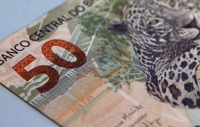 dinheiro 400x255 - Contas públicas devem fechar este ano com déficit de R$ 828,6 bi