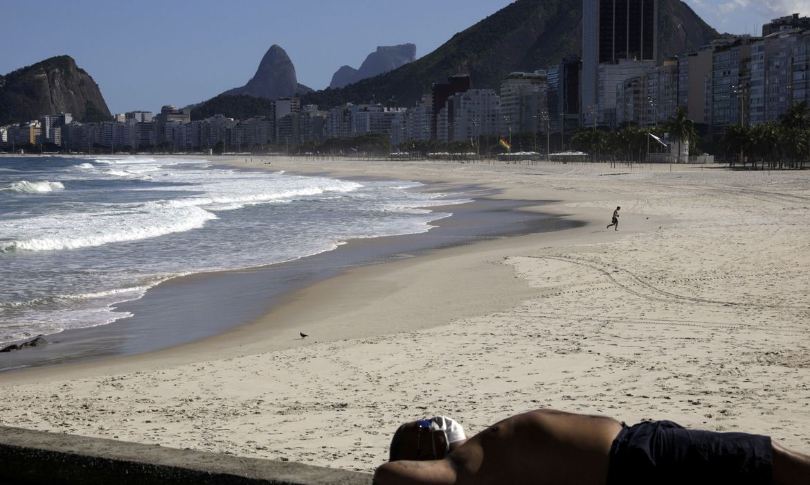Rio mantém proibição de permanência na areia das praias