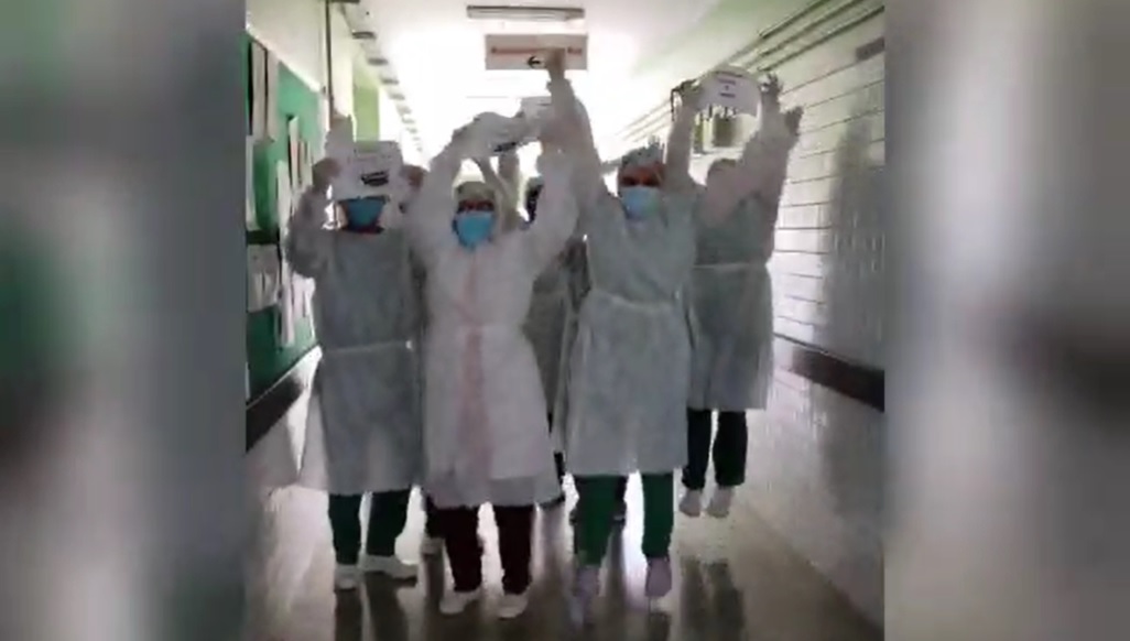 Hospital de Teresina zera internações de Covid-19 e funcionários comemoram