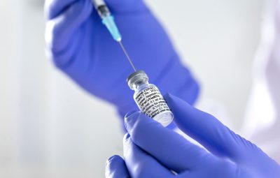 vacina contra covid 19 400x255 - Vacinação deve começar em janeiro e produção local em abril, diz Saúde