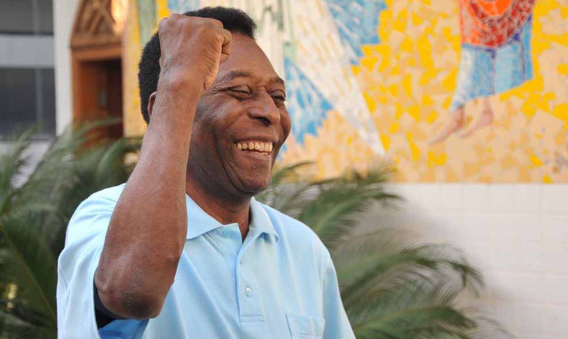 Aos 80 anos, Pelé é homenageado pela Fifa