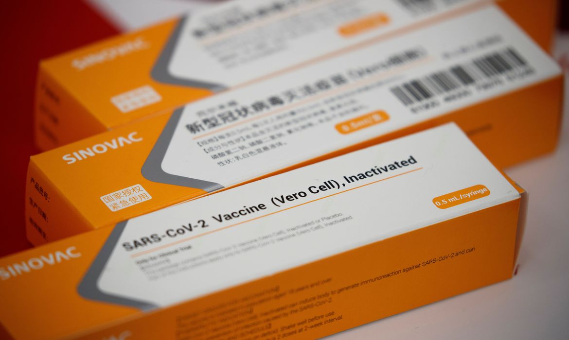 Butantan recebe hoje insumos para 8,6 milhões de doses de vacina