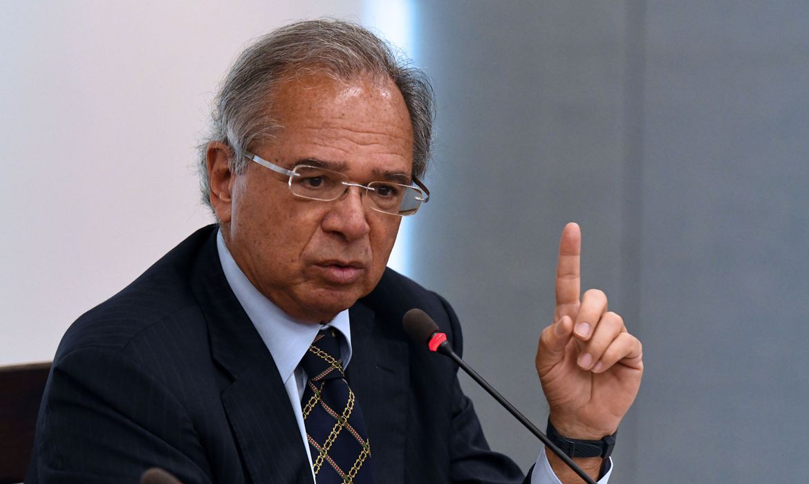 Governo apresentará meta de déficit para 2021, diz Guedes