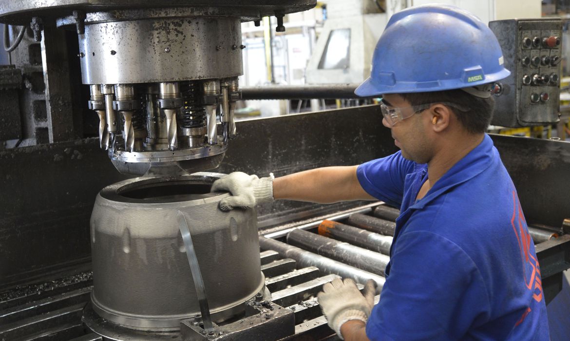 CNI: produtividade do trabalho na indústria cresce 8% no 3º trimestre