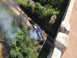 PRF confirma 10 mortes em acidente com onibus em Minas Gerais - FAB transportará corpos e parentes de vítimas de acidente com ônibus