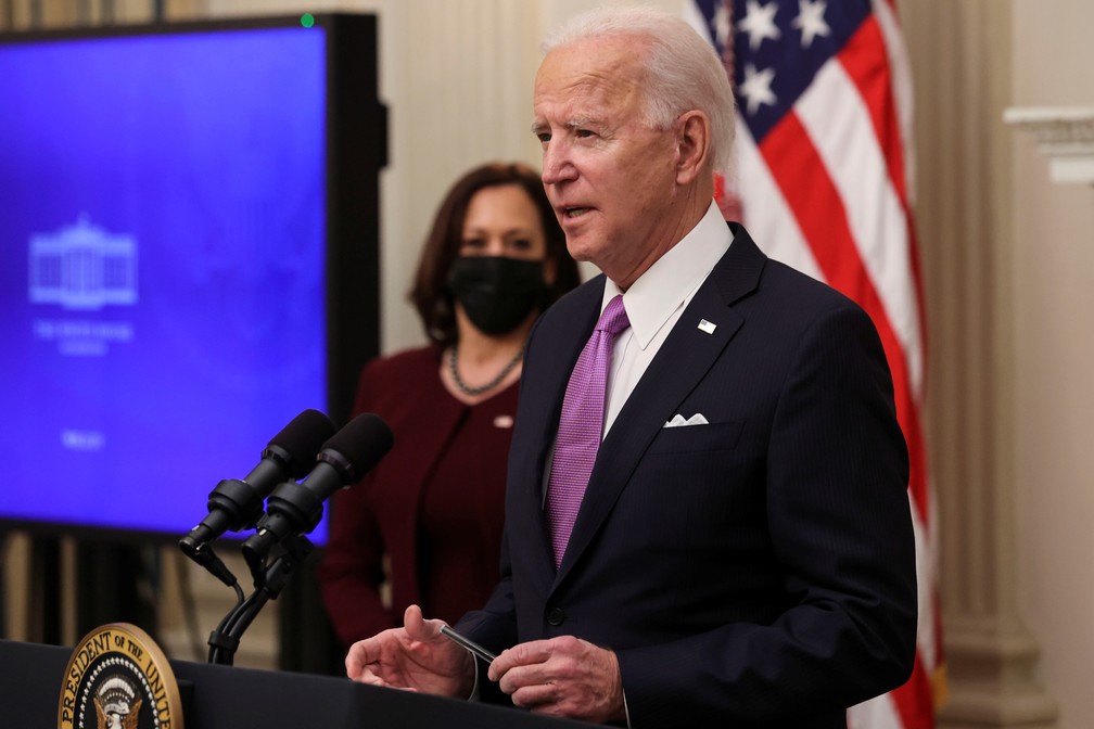 Biden anuncia plano para conter a pandemia de Covid-19 nos EUA; viajantes terão que cumprir quarentena