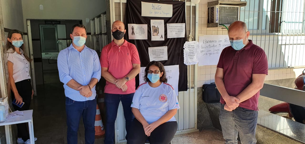 Servidora faz homenagem emocionante para médico que faleceu em decorrência do Covid-19.