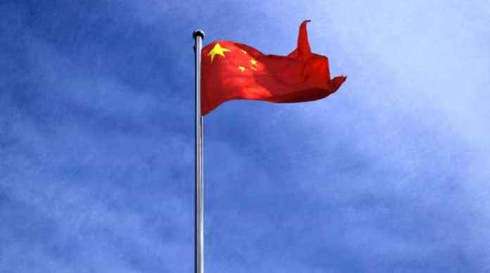 China: trabalhadores estão retidos em mina de ouro após explosão
