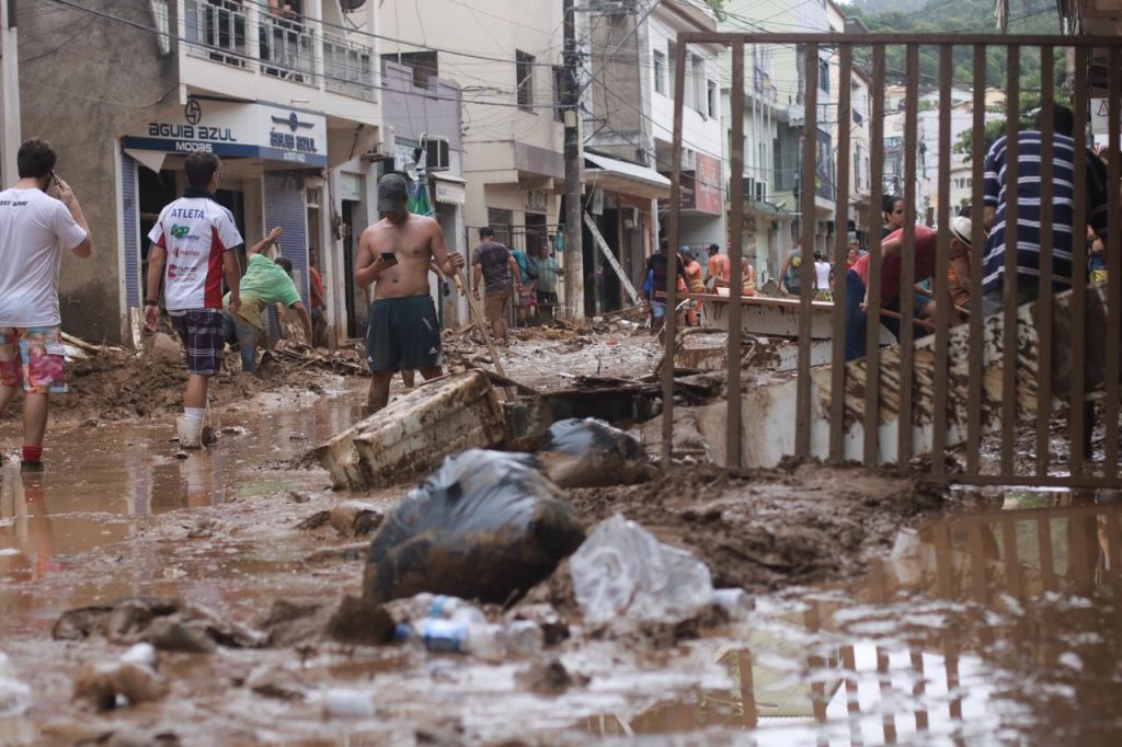 imagens mostram o cenario de destruicao em iconha apos as chuvas 166610 1024x682 - Tragédia de Iconha Completa 01 Ano com Homenagens