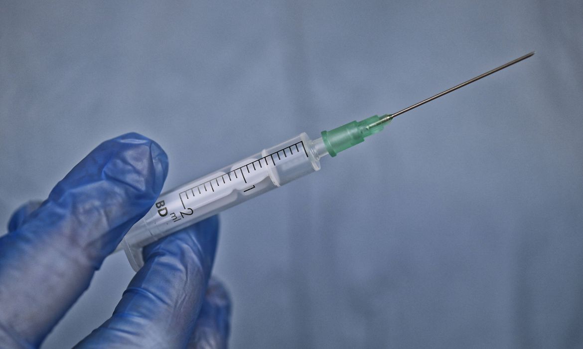 Butantan inicia distribuição de 2º lote de vacinas após aval da Anvisa