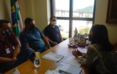 WhatsApp Image 2021 02 10 at 23.27.38 1 400x255 - Vereador de Iconha Alessandro Gomes visita deputada estadual Janete de Sá