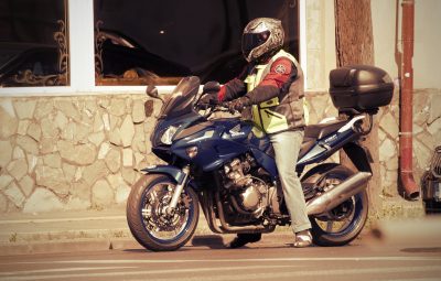 Motociclista Pixabay 400x255 - Cresce o número de acidentes envolvendo motociclistas