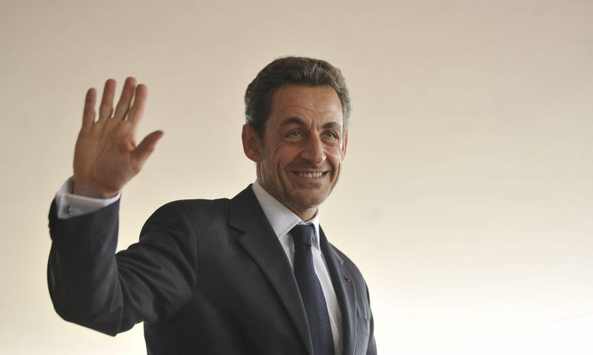 Ex-presidente francês Sarkozy é condenado à prisão por corrupção