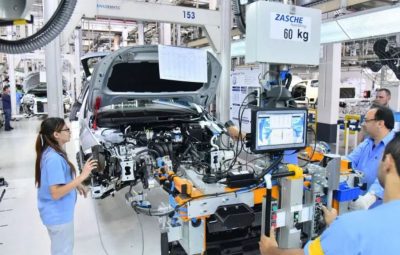 volkswagen fabrica 400x255 - Com agravamento da pandemia, Nissan e Toyota suspendem atividades
