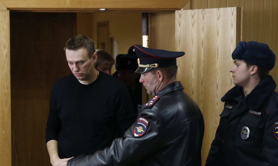 Navalny encerra greve de fome, mas panorama político piora