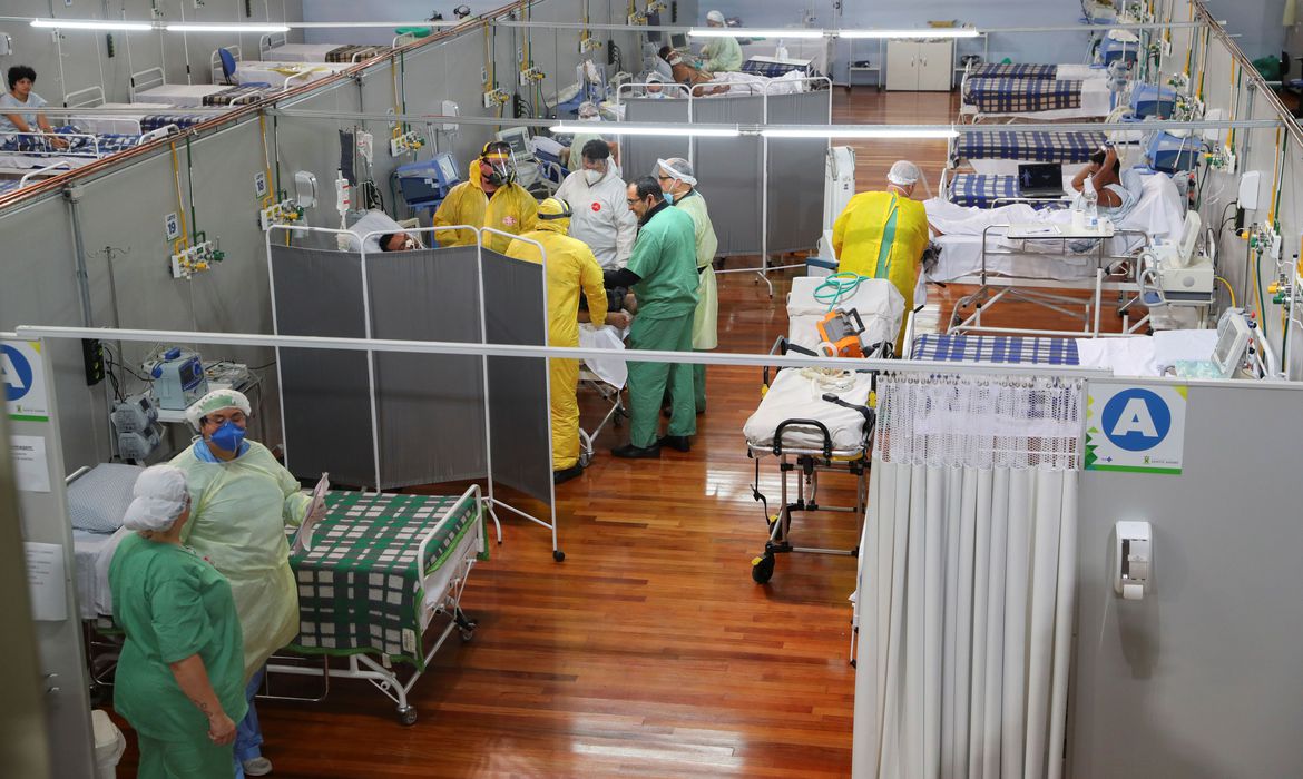 Covid-19: Brasil tem 403,7 mil mortes e 14,6 milhões de casos