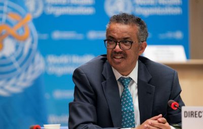 diretor geral da oms tedros adhanom1805200335 400x255 - OMS: mortes e internações por covid-19 estão diminuindo no Brasil
