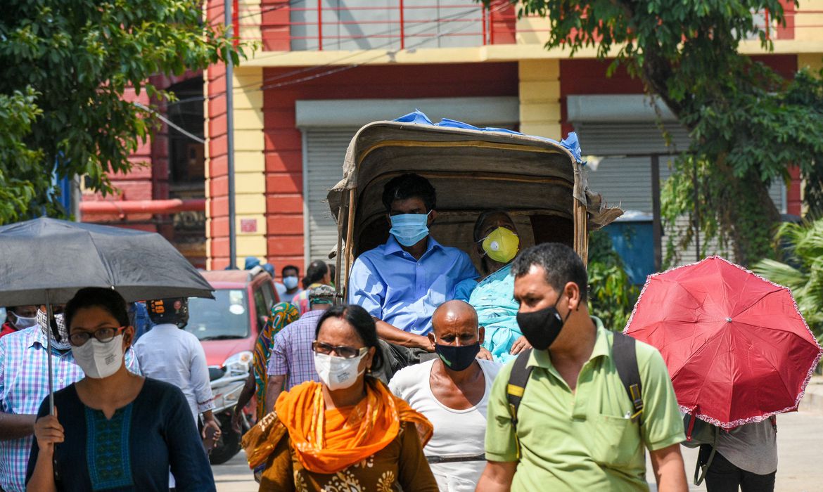 Índia volta a ultrapassar 4 mil mortes por covid-19 em um só dia