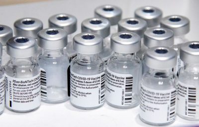 vacina Pfizer 400x255 - Covid-19: Pfizer anuncia doação de vacinas para atletas olímpicos
