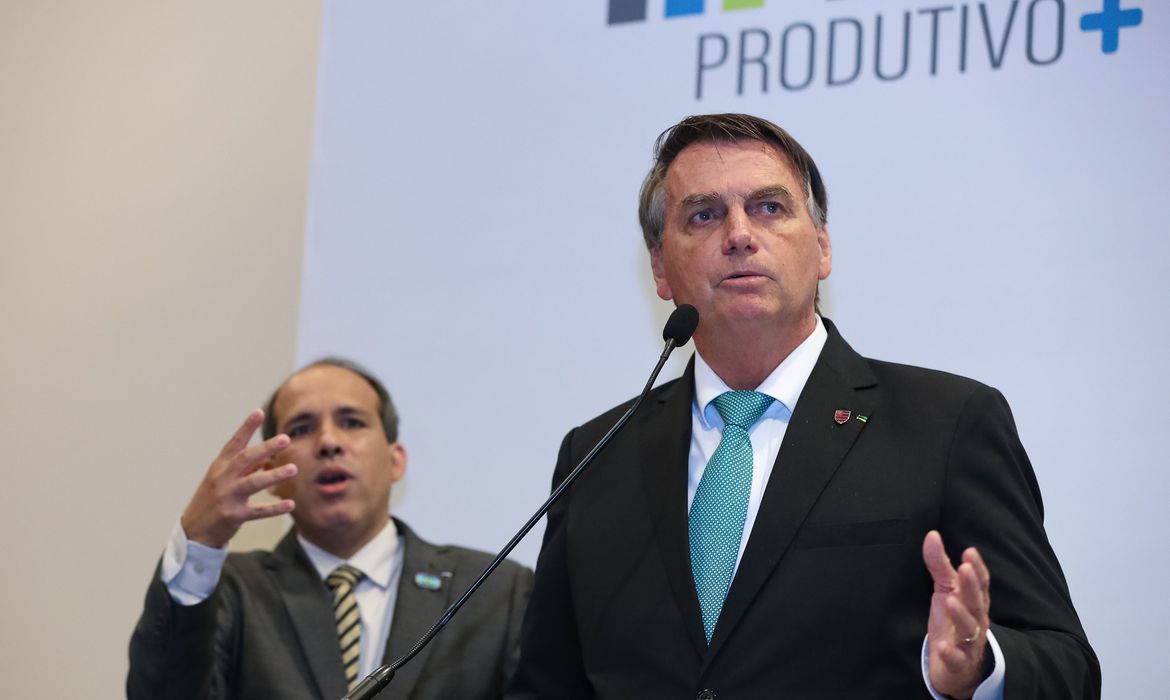 Bolsonaro pede a empresários para segurarem preço dos alimentos