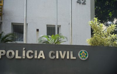 fachada da secretaria de estado da policia civil no centro do rio de janeiro1006219443 1 400x255 - Operação no Rio prende PM apontado como chefe de milícia na zona oeste