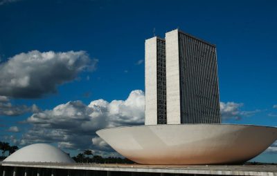 monumentos brasilia cupula plenario da camara dos deputados3103201341 400x255 - Câmara aprova dispensa de meta de exportação para empresas de oxigênio