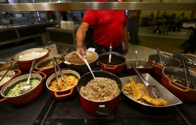 restaurantes 400x255 - Crise leva ao fechamento de 40% dos restaurantes de comida a quilo