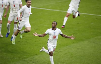 sterling inglaterra eurocopa 400x255 - Inglaterra avança às quartas da Eurocopa após bater Alemanha por 2 a 0