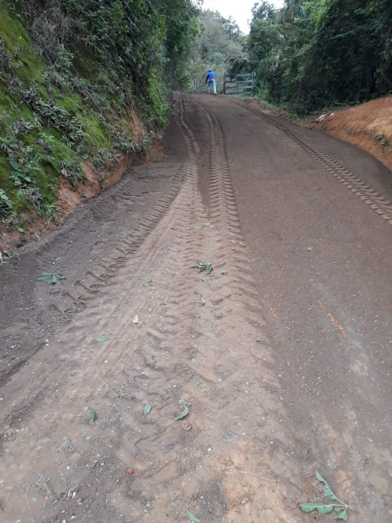 WhatsApp Image 2021 07 07 at 16.43.35 768x1024 - Prefeitura de Iconha revitaliza estradas no interior do município
