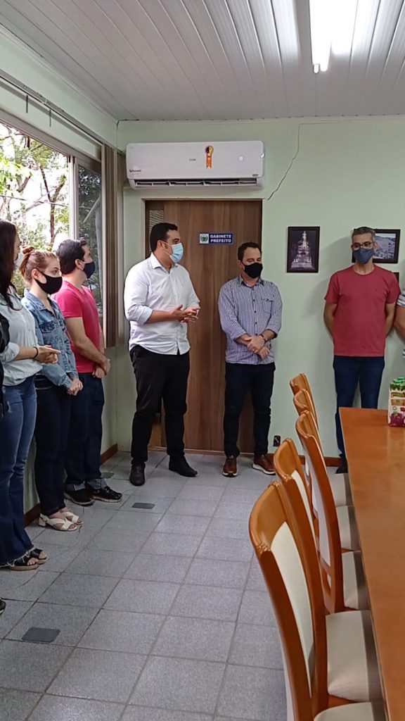 WhatsApp Image 2021 07 19 at 20.44.37 1 576x1024 - Prefeito de Iconha recebe visita do presidente da Assembleia Legislativa