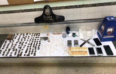 release 028 2 1 400x255 - 10ª CIA IND REALIZA APREENDE DROGAS, ARMA E PESSOAS COM MANDADO DE PRISÃO EM ABERTO