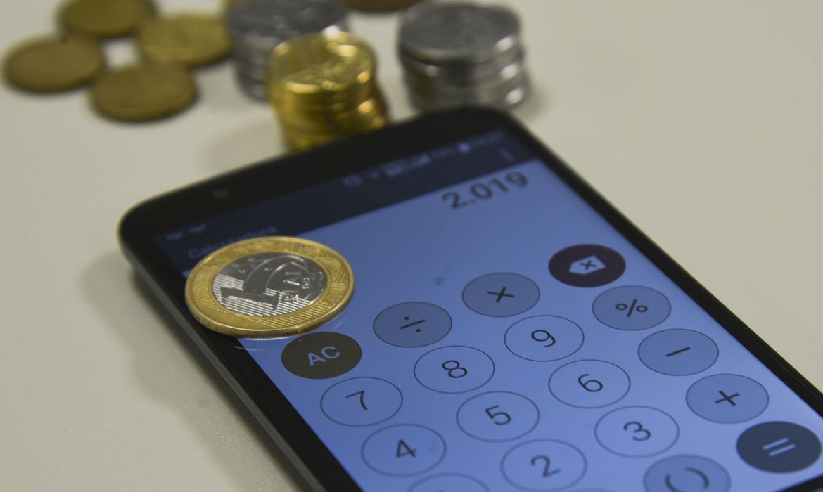 Juros do cheque especial e crédito não consignado caem em julho