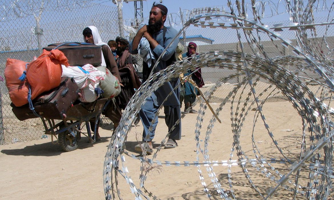 Talibã diz esperar fim da retirada de estrangeiros até o dia 31