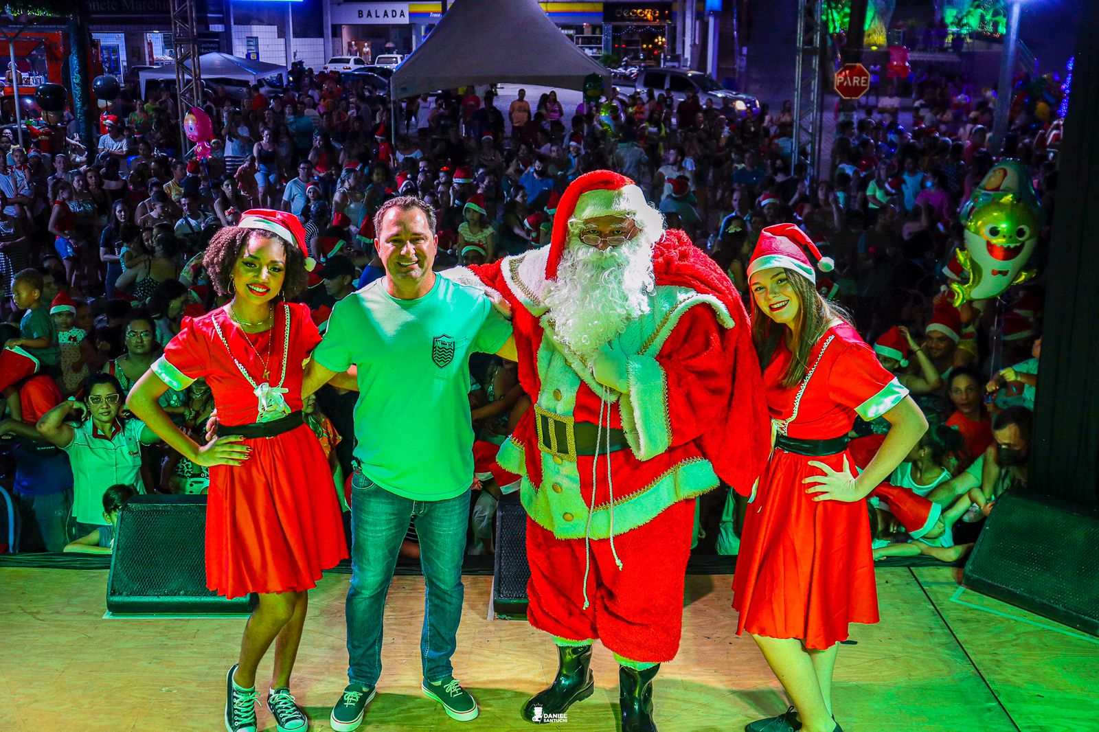 Chegada do Papai Noel em Iconha Alegra e Encanta População