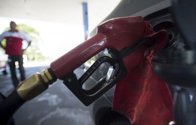 combustiveis 400x255 - Senado discute, mas não vota redução de preço dos combustíveis