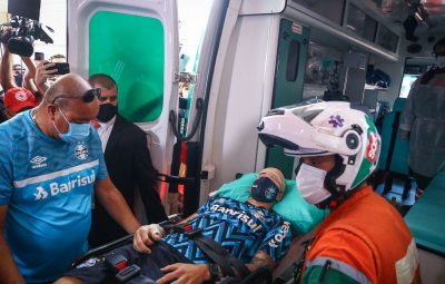 gremio 400x255 - Atingido em ataque a ônibus do Grêmio, Villasanti recebe alta