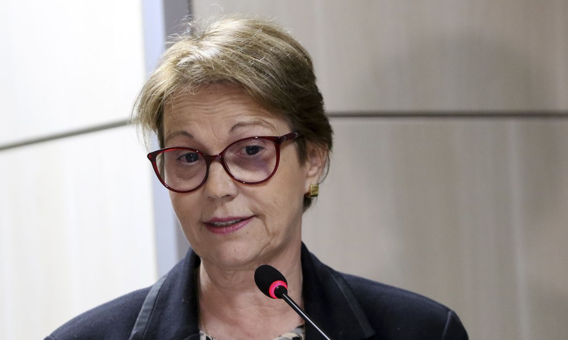 Brasil tem fertilizantes até outubro, garante ministra