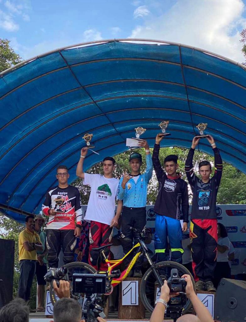 WhatsApp Image 2022 05 16 at 14.06.24 784x1024 - Atletas Iconhenses s&atilde;o campe&otilde;es de downhill em Iuna