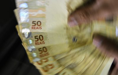 dinheiro 1 400x255 - Vendas do Tesouro Direto superam resgates em R$ 1,4 bilhão em agosto
