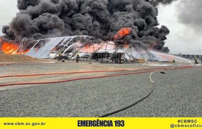 Incendio libera fumaca toxica em Santa Catarina e interdita BR 101 400x255 - Incêndio libera fumaça tóxica em Santa Catarina e interdita BR-101