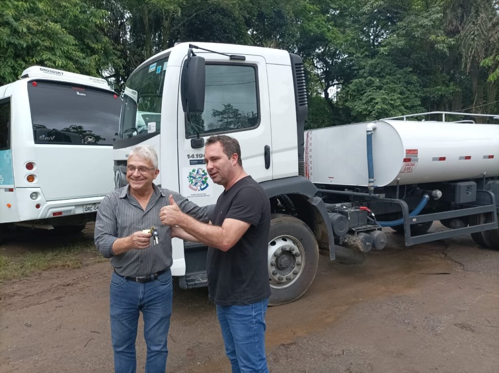 WhatsApp Image 2022 12 22 at 21.28.53 1 1024x766 - Prefeitura de Iconha entrega caminhão tanque ao SAAE