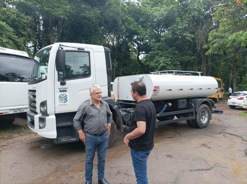 WhatsApp Image 2022 12 22 at 21.28.55 1 1024x766 - Prefeitura de Iconha entrega caminhão tanque ao SAAE