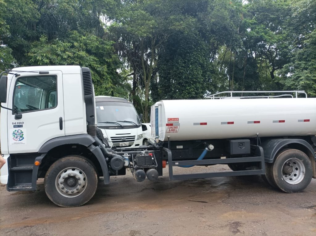 WhatsApp Image 2022 12 22 at 21.28.55 1024x766 - Prefeitura de Iconha entrega caminhão tanque ao SAAE