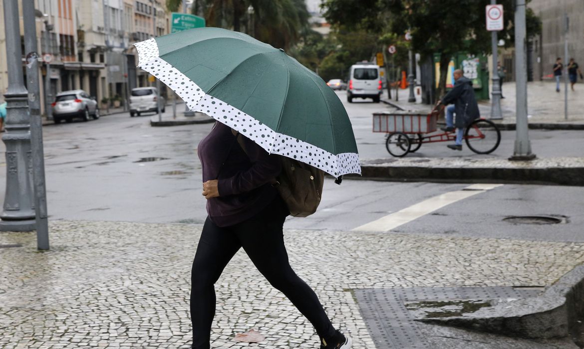 Centro-sul do país terá chuvas intensas e frio no feriadão de carnaval